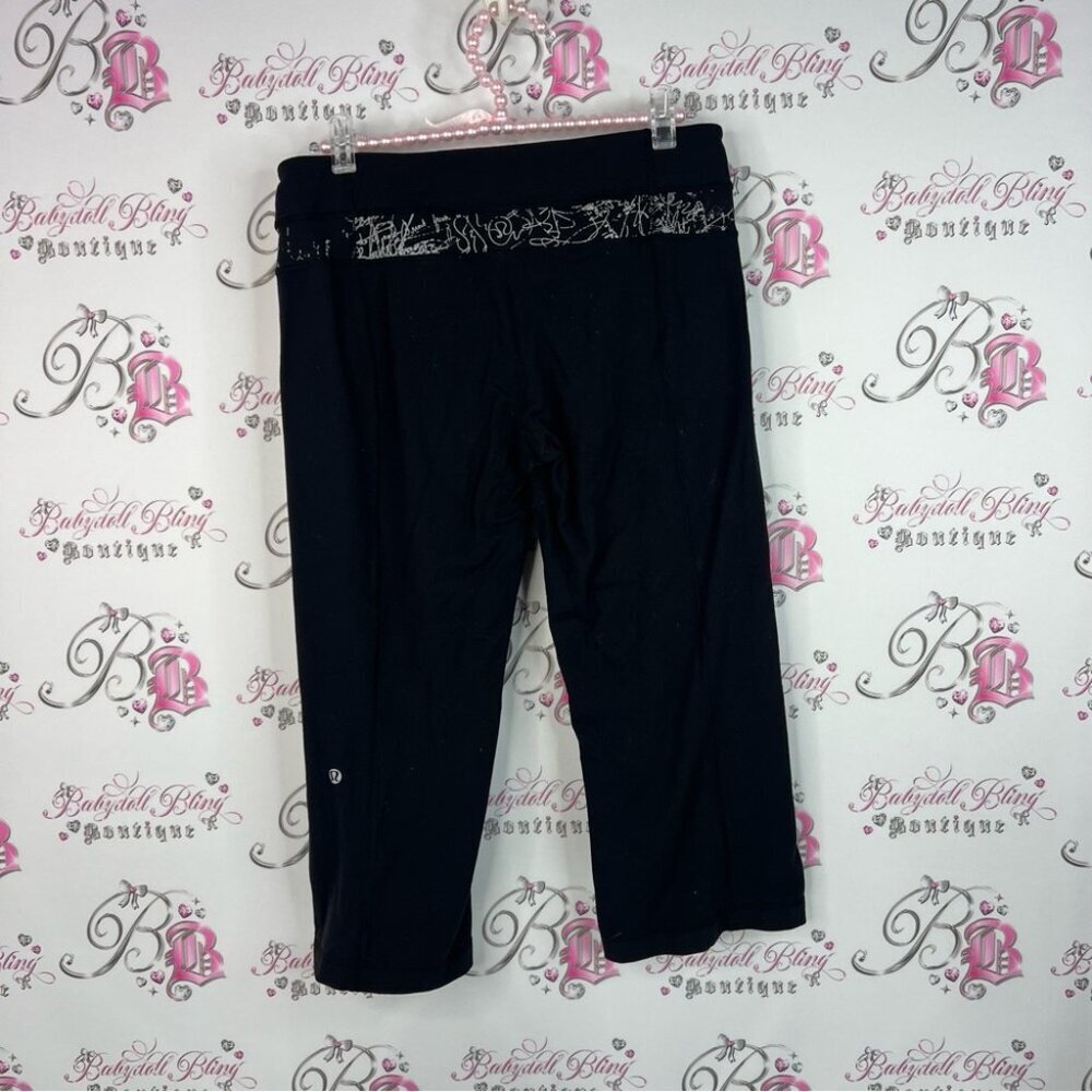 Lululemon capri reversible 2 way Black Yoga Pants with White Patterned Waistband - Picture 2 of 8